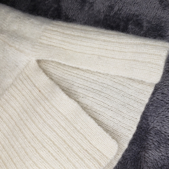 Saks Fifth Avenue Cashmere Short Sleeve V-neck Sweater - Picture 12 of 14